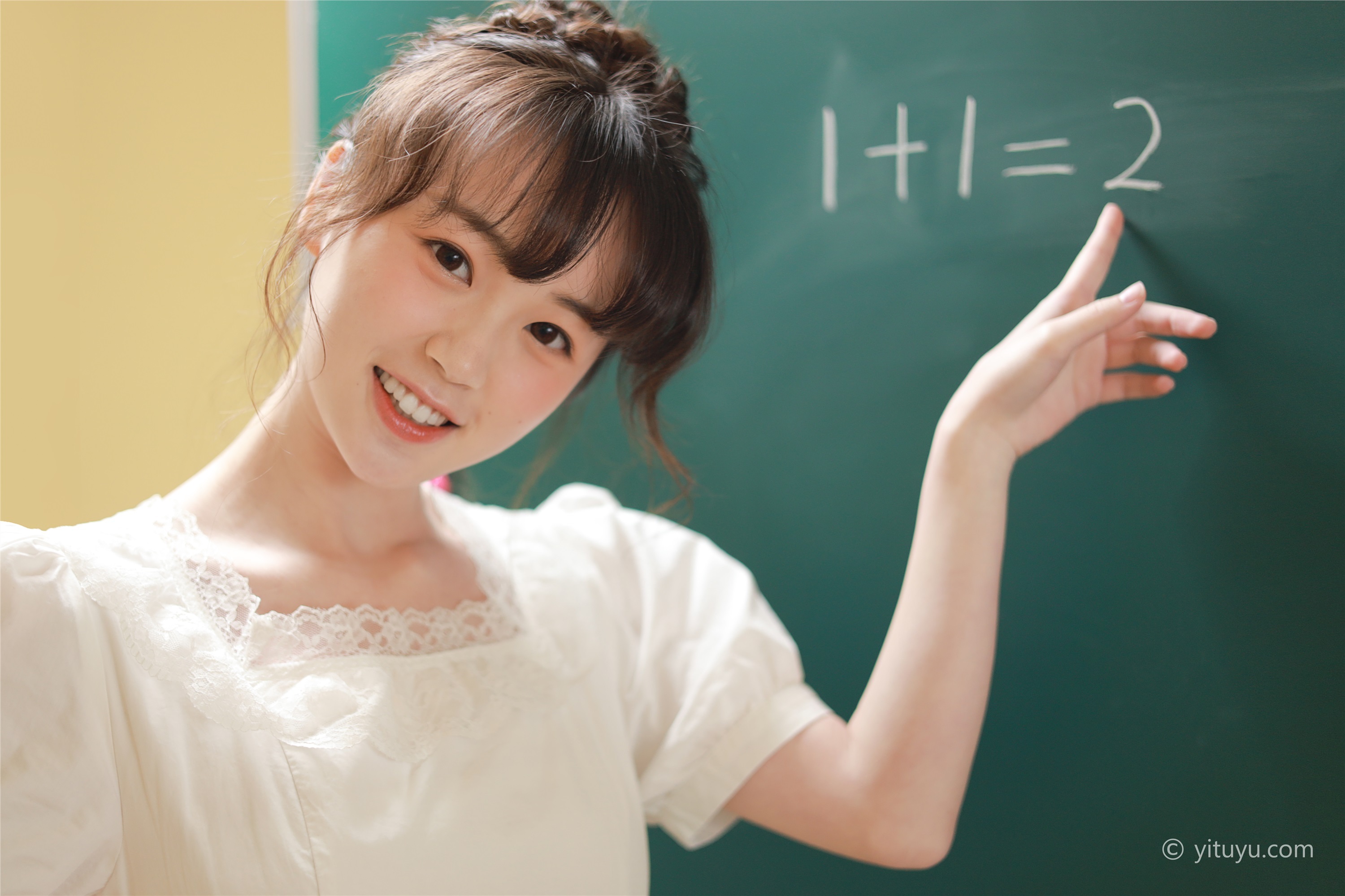 YITUYU 艺图语 2021.04.23 放学后 柚子